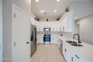 2547 E Illini St, Phoenix, AZ 85040 - Photo 10