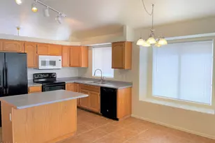 19636 N Coyote Lakes Pkwy, Surprise, AZ 85378 - Photo 4