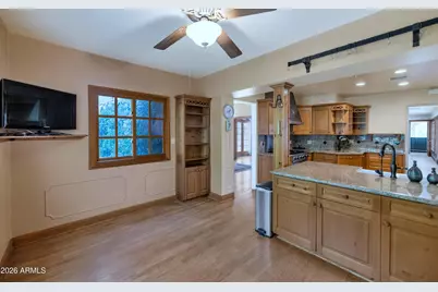 161 E Country Club Drive, Phoenix, AZ 85014 - Photo 14