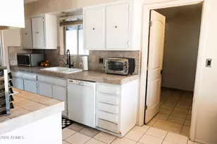 3941 E Mercer Ln, Phoenix, AZ 85028 - Photo 8
