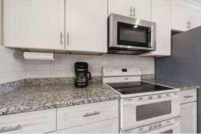 11015 W Pleasant Valley Road, Sun City, AZ 85351 - Photo 18