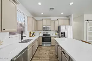 12056 W Via Del Sol Ct, Sun City, AZ 85373 - Photo 10