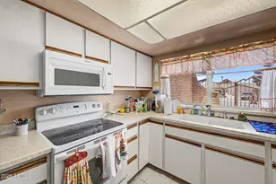 4001 E Hancock Dr, Phoenix, AZ 85028 - Photo 14