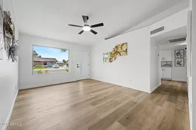 908 W Montoya Lane, Phoenix, AZ 85027 - Photo 8