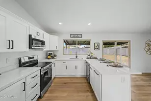 908 W Montoya Ln, Phoenix, AZ 85027 - Photo 2