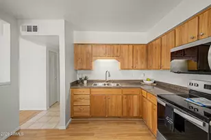 2021 E Tierra Buena Ln, Phoenix, AZ 85022 - Photo 8