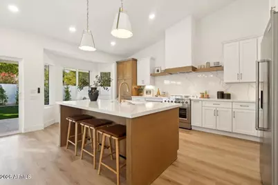 5637 E Beverly Lane, Scottsdale, AZ 85254 - Photo 2