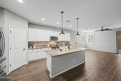 18230 W Louise Drive, Surprise, AZ 85387 - Photo 10