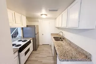 8446 N 34th Dr, Phoenix, AZ 85051 - Photo 2