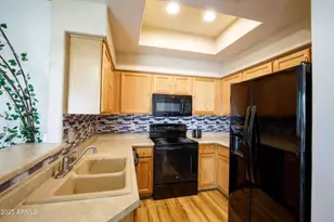 9151 W Greenway Rd, Peoria, AZ 85381 - Photo 10