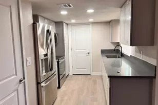 6935 W Monterosa Cir, Phoenix, AZ 85033 - Photo 6