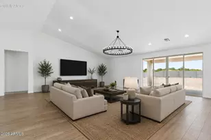 1686 E Carriage Ln, Phoenix, AZ 85086 - Photo 6