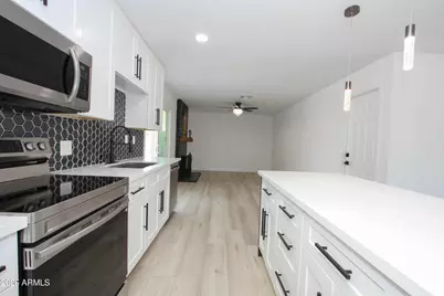 2371 W Paradise Lane, Phoenix, AZ 85023 - Photo 10