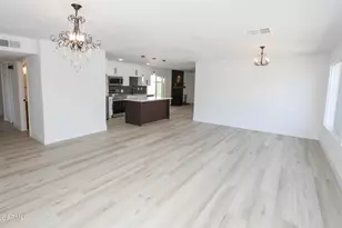 2371 W Paradise Ln, Phoenix, AZ 85023 - Photo 8
