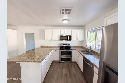 7120 W Leith Lane, Peoria, AZ 85345 - Photo 2