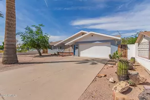 106 E Geneva Dr, Tempe, AZ 85282 - Photo 2
