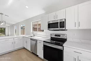 9239 W Cinnabar Ave, Peoria, AZ 85345 - Photo 4