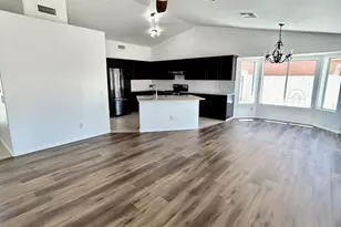 108 W Behrend Dr, Phoenix, AZ 85027 - Photo 4