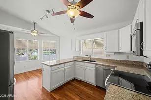 10526 W Yukon Dr, Peoria, AZ 85382 - Photo 8