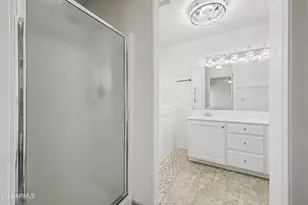 10526 W Yukon Dr, Peoria, AZ 85382 - Photo 12