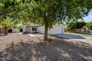 256 S Springs Dr, Chandler, AZ 85225 - Photo 2