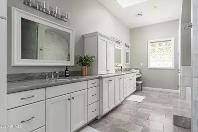 5201 E Weldon Avenue, Phoenix, AZ 85018 - Photo 20