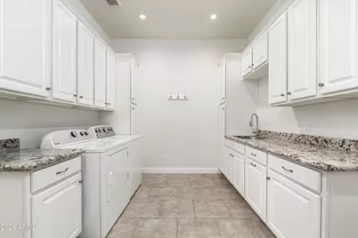 5201 E Weldon Avenue, Phoenix, AZ 85018 - Photo 32