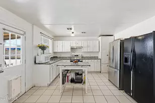 4832 W Earll Dr, Phoenix, AZ 85031 - Photo 10
