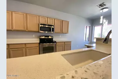 3358 E Wickieup Lane, Phoenix, AZ 85050 - Photo 10