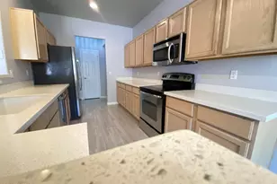 3358 E Wickieup Ln, Phoenix, AZ 85050 - Photo 14