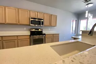 3358 E Wickieup Ln, Phoenix, AZ 85050 - Photo 10