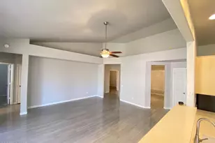 3358 E Wickieup Ln, Phoenix, AZ 85050 - Photo 10