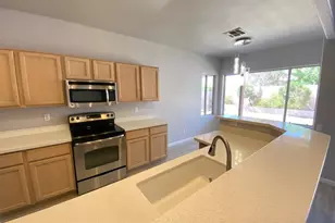 3358 E Wickieup Ln, Phoenix, AZ 85050 - Photo 12