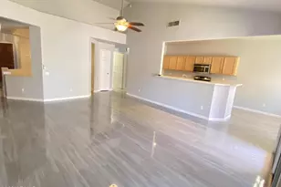 3358 E Wickieup Ln, Phoenix, AZ 85050 - Photo 8