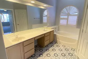 3358 E Wickieup Ln, Phoenix, AZ 85050 - Photo 26