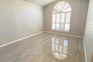 3358 E Wickieup Ln, Phoenix, AZ 85050 - Photo 2