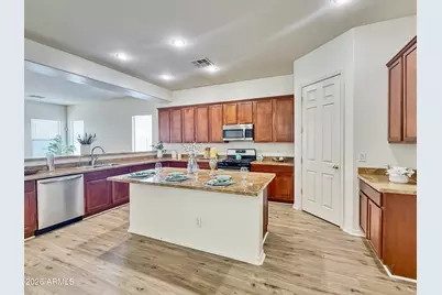 5634 N 82nd Avenue, Glendale, AZ 85303 - Photo 8