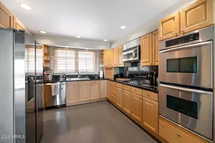 5526 N Camelback Canyon Dr, Phoenix, AZ 85018 - Photo 10