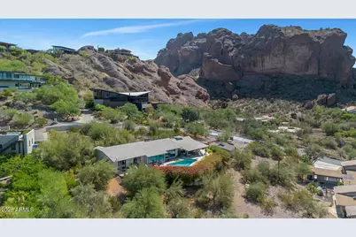 5526 N Camelback Canyon Drive, Phoenix, AZ 85018 - Photo 2
