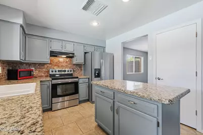 5654 W Mountain View Road, Glendale, AZ 85302 - Photo 12