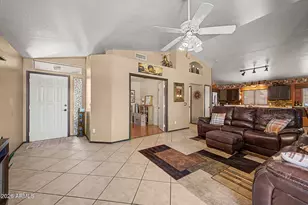 102 W Morrow Dr, Phoenix, AZ 85027 - Photo 4