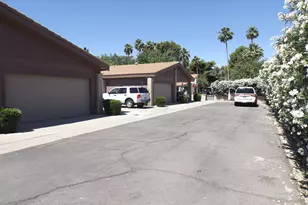2705 E Cactus Rd, Phoenix, AZ 85032 - Photo 10