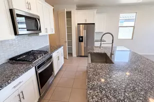 17722 W Pinnacle Vis Dr, Surprise, AZ 85387 - Photo 2