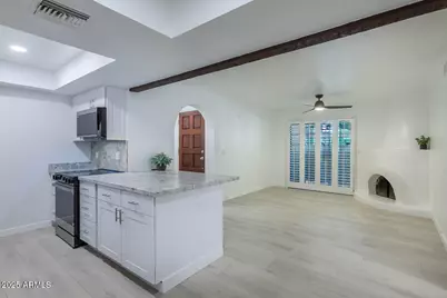 7557 N Dreamy Draw Drive #Unit 150, Phoenix, AZ 85020 - Photo 4