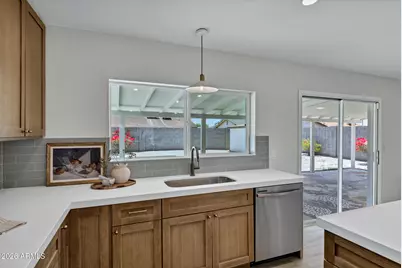 10901 W Sells Drive, Phoenix, AZ 85037 - Photo 8