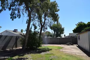 2320 W Waltann Ln, Phoenix, AZ 85023 - Photo 18