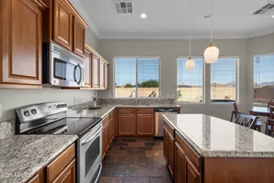 18438 W Lavender Ln, Goodyear, AZ 85338 - Photo 10