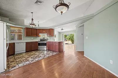 8126 W Columbine Drive, Peoria, AZ 85381 - Photo 2