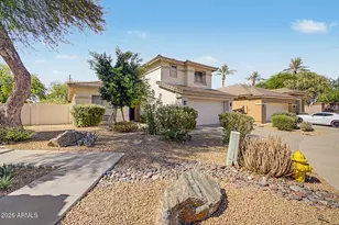218 E Sunburst Ln, Tempe, AZ 85284 - Photo 2