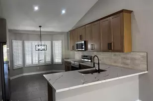 7570 W Jenan Dr, Peoria, AZ 85345 - Photo 4